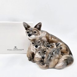 Royal Copenhagen Figur R�v Med Unger nr. 1788. sortering 2  