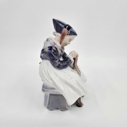 Royal Copenhagen Figur Amagerpige nr. 1314. sortering 2  
