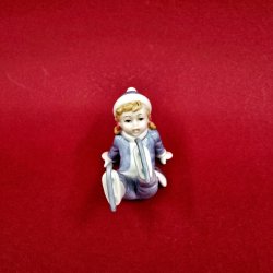 Royal Copenhagen Figur Pige P Skjter nr. 016  sortering 1