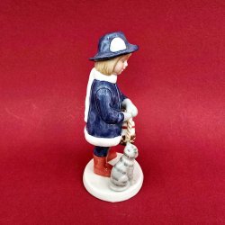 Royal Copenhagen Figur Anna Med Gaver nr.161. sortering 1 