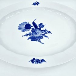 Bl� Blomst Kantet Stort Ovalt Fad nr. 10-8540. sortering 1 