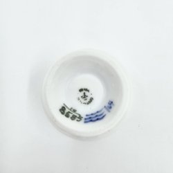 Bl Blomst Kantet Saltkar nr. 10-8585. sortering 1 