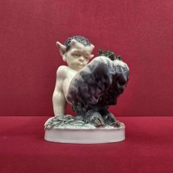 Royal Copenhagen Figur Faun Med Fr nr. 1713. sortering 1  