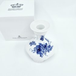 Bl� Blomst Svejfet Lysestage nr. 10-1711. sortering 1