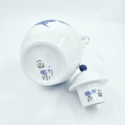 Bl� Blomst Flettet Kaffekande nr. 10-8189. Sortering 1   