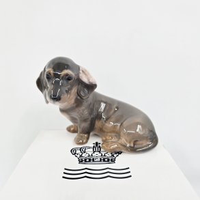 Royal Copenhagen Siddende Gravhund nr. 3140. sortering 1 