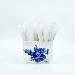 Bl� Blomst Svejfet Tandstikholder nr. 10-1801. sortering 1