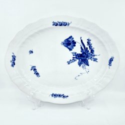 Bl� Blomst Svejfet Stort Ovalt Fad nr. 10-1557. sortering 1