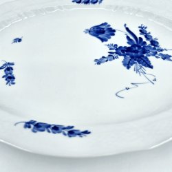 Bl� Blomst Svejfet Stort Ovalt Fad nr. 10-1557. sortering 1