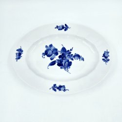 Bl� Blomst Kantet Ovalt Fad nr. 10-8605. sortering 2