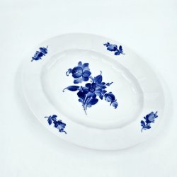 Bl� Blomst Kantet Ovalt Fad nr. 10-8605. sortering 2