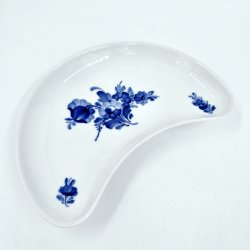 Bl� Blomst Flettet Halvm�ne Asiet nr. 8010. sortering 3  