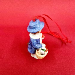 Royal Copenhagen Juleornament Pige Med Gaver Figuer nr. 155. 1 Sortering 