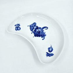 Bl� Blomst Flettet Halvm�ne Asiet nr. 8010. sortering 1  