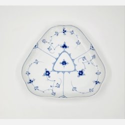 B &amp; G Musselmalet Trekant fad nr. 40. sortering 1