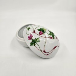 Royal Copenhagen Bonbonniere Geranium 2016. Sortering 1