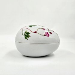 Royal Copenhagen Bonbonniere Geranium 2016. Sortering 1