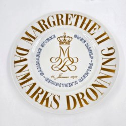 B &amp; G Mindeplatte Dronning Margrethe ll Tronbestigelse �r 1972. Sortering 1  