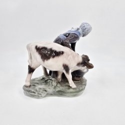 Royal Copenhagen Figur Pige Med Kalv nr. 779. sortering 1 