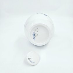 Bl� Blomst Flettet Chokoladekande nr. 10-8147. sortering 1  