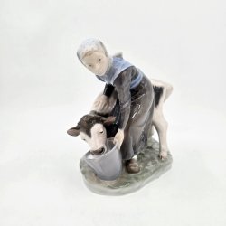 Royal Copenhagen Figur Pige Med Kalv nr. 779. sortering 1 