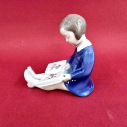 B &amp; G Figur Pige Med Julebog nr. 2247. Sortering 1 