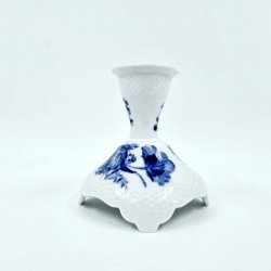 Bl� Blomst Svejfet Lysestage nr. 10-1711. sortering 2 