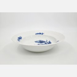 Bl Blomst Svejfet Stor Dyb Tallerken nr. 10-1614. sortering 1