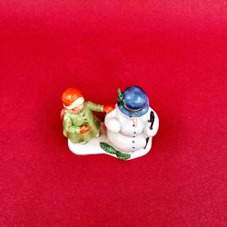 Firklveren Figur Pige Med Snemand. 