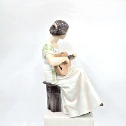 B &amp; G Figur Kvinde Med Guitar nr. 1684. Sortering 1 