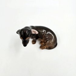 Royal Copenhagen Siddende Gravhund nr. 3140. sortering 1 