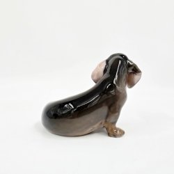 Royal Copenhagen Siddende Gravhund nr. 3140. sortering 1 