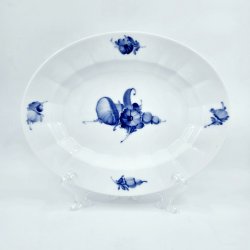 Bl� Blomst Kantet Ovalt Fad nr. 10-8605. sortering 1  