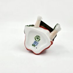 Royal Copenhagen Figur Pige bner Julegave nr. 097. sortering 1