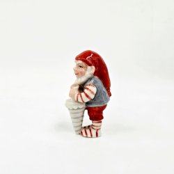 Royal Copenhagen Pixie Nisse Med Krmmerhus nr. 762. Sortering 1  