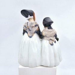Royal Copenhagen Figur Amagerpiger nr. 1316. sortering 2  