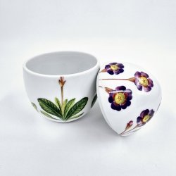 Royal Copenhagen Stor Bonbonniere Lilla Primula 2010. Sortering 1