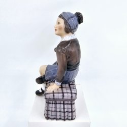 Dahl Jensen Pige Med Julebuk nr. 1158. sortering 2  