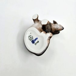 Royal Copenhagen Siddende Gravhund nr. 3140. sortering 1 