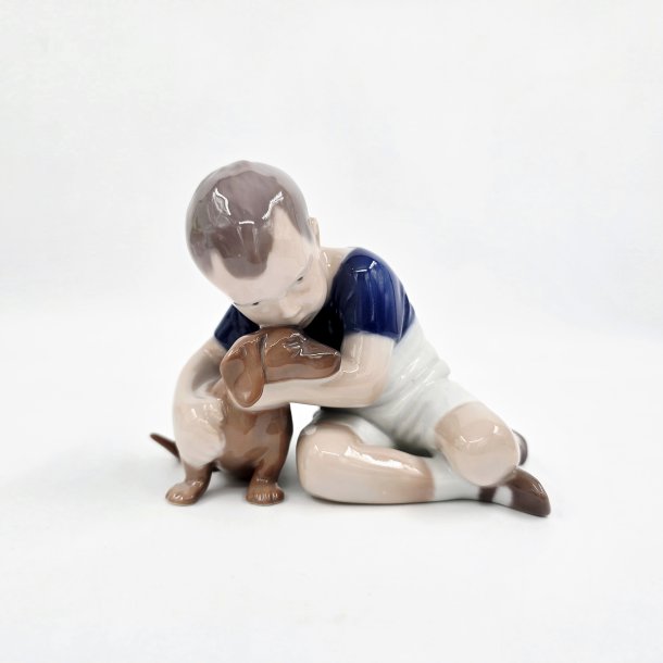 B &amp; G FIgur Dreng Med Gravhund  nr. 1951. sortering 2  