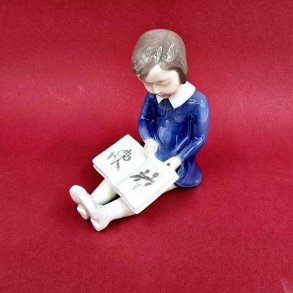 B & G Figur Pige Med Julebog nr. 2247. Sortering 1 