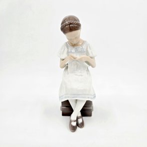 B & G Figur Strikkende Grethe nr. 1656. Sortering 1