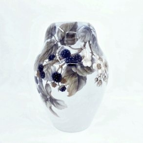 B & G Vase med Brombrranke nr. 185-132. Sortering 1 Sjlden 