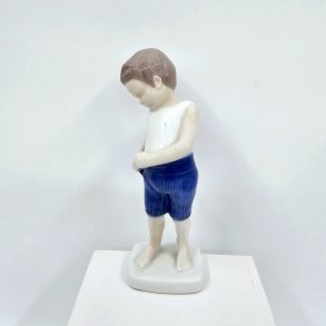 B & G Figur Dreng der kigger i lommen nr. 1759. Sortering 1 