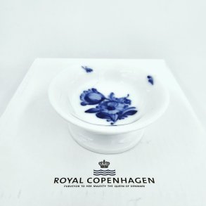 Bl Blomst Kantet Saltkar nr. 10-8585. sortering 1 