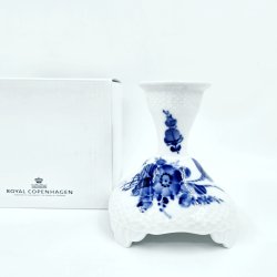 Bl� Blomst Svejfet Lysestage nr. 10-1711. sortering 1