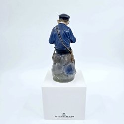 Royal Copenhagen Figur Dreng nr. 905. sortering 1  