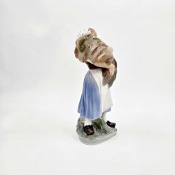 Royal Copenhagen Figur Pige Med Neg nr. 908. sortering 1 