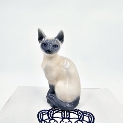 Royal Copenhagen Figur Kat Siameser nr. 681. sortering 1  