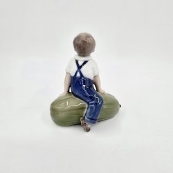 Royal Copenhagen Figur Dreng Med Grskar nr. 4537. sortering 1  